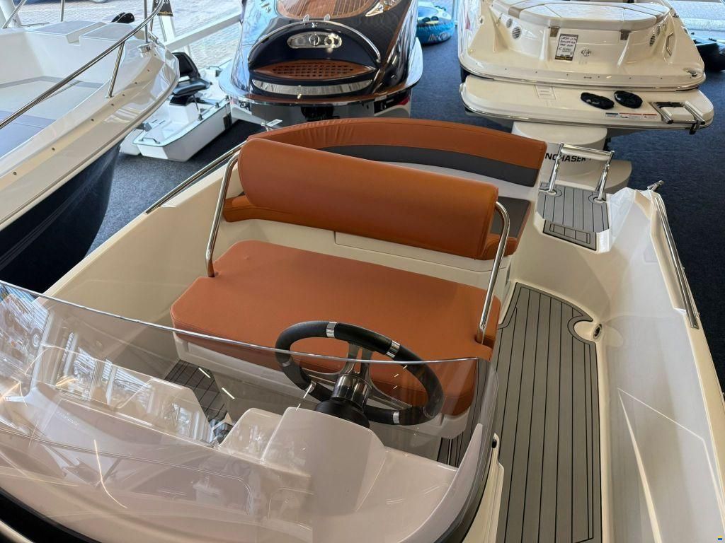 AM Yacht 520 Open