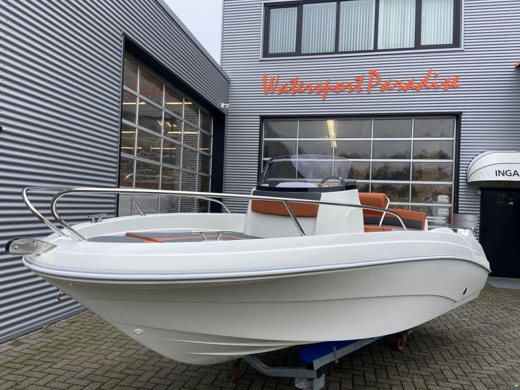 AM Yacht 520 Open