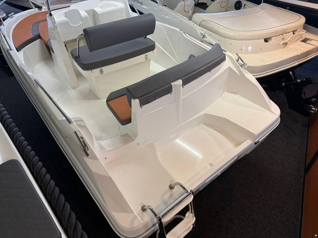AM Yacht 520 Open