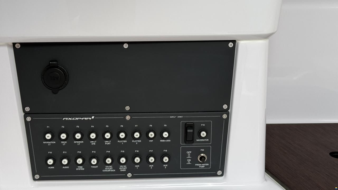 Axopar 25 Cross Top