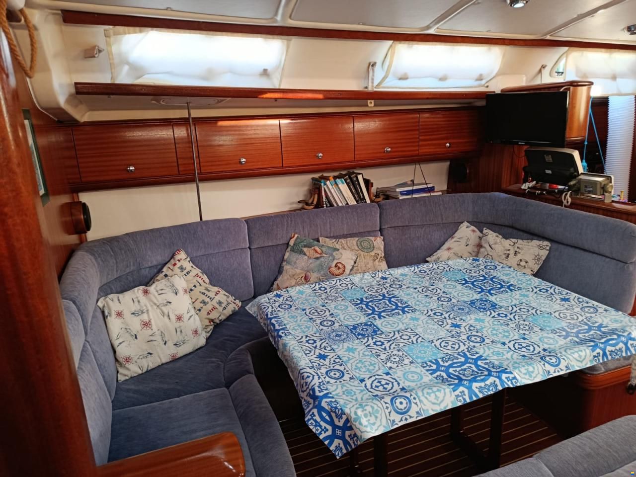 Bavaria 44