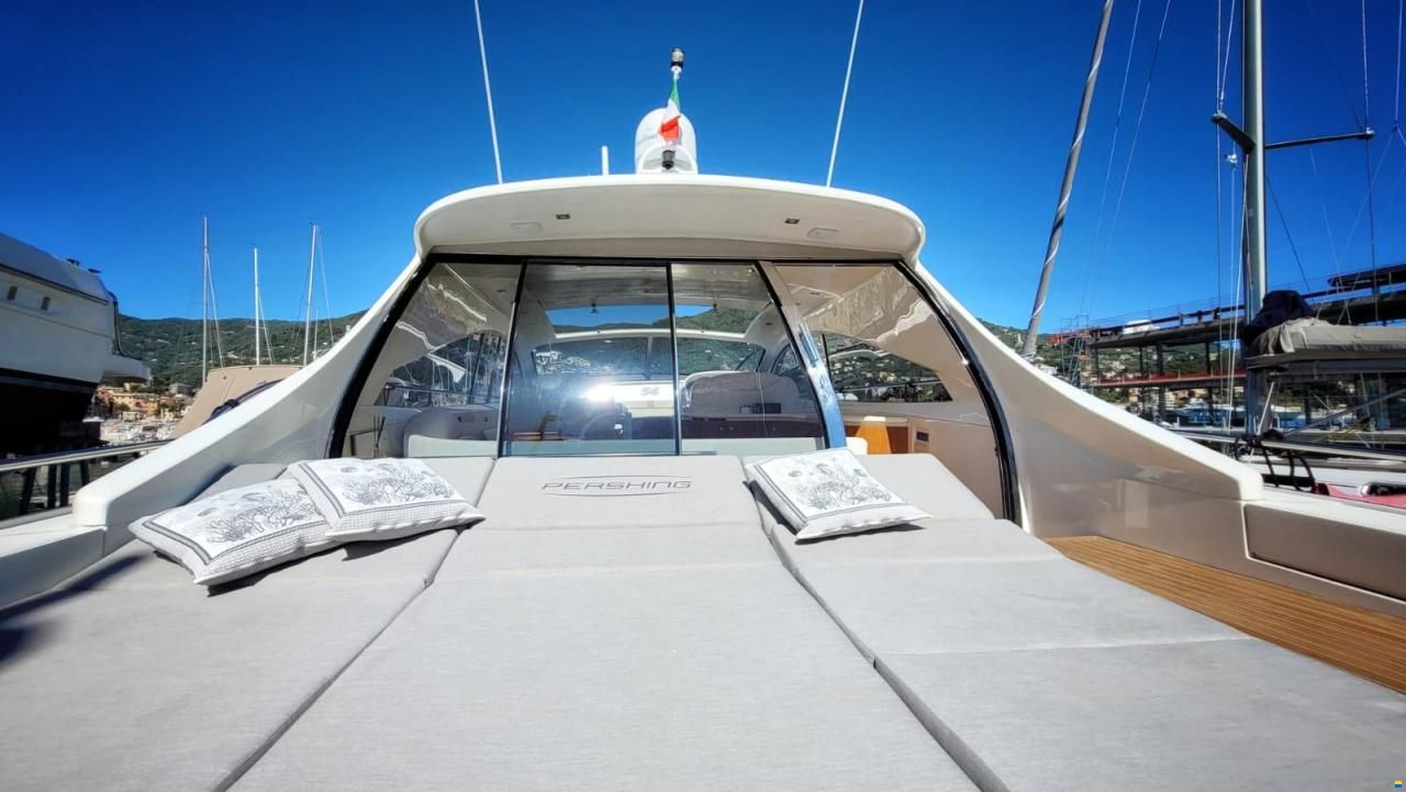 Pershing 65