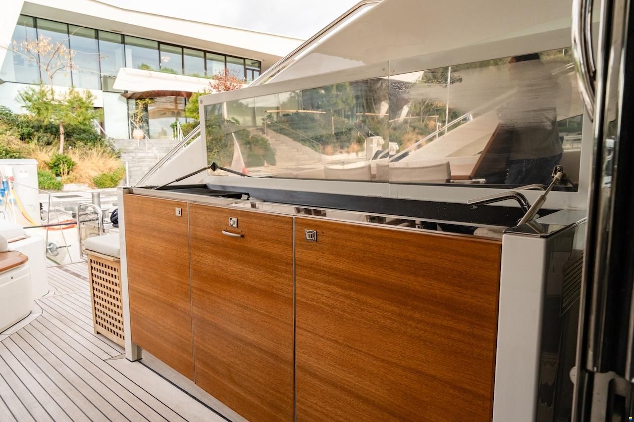 Princess V72