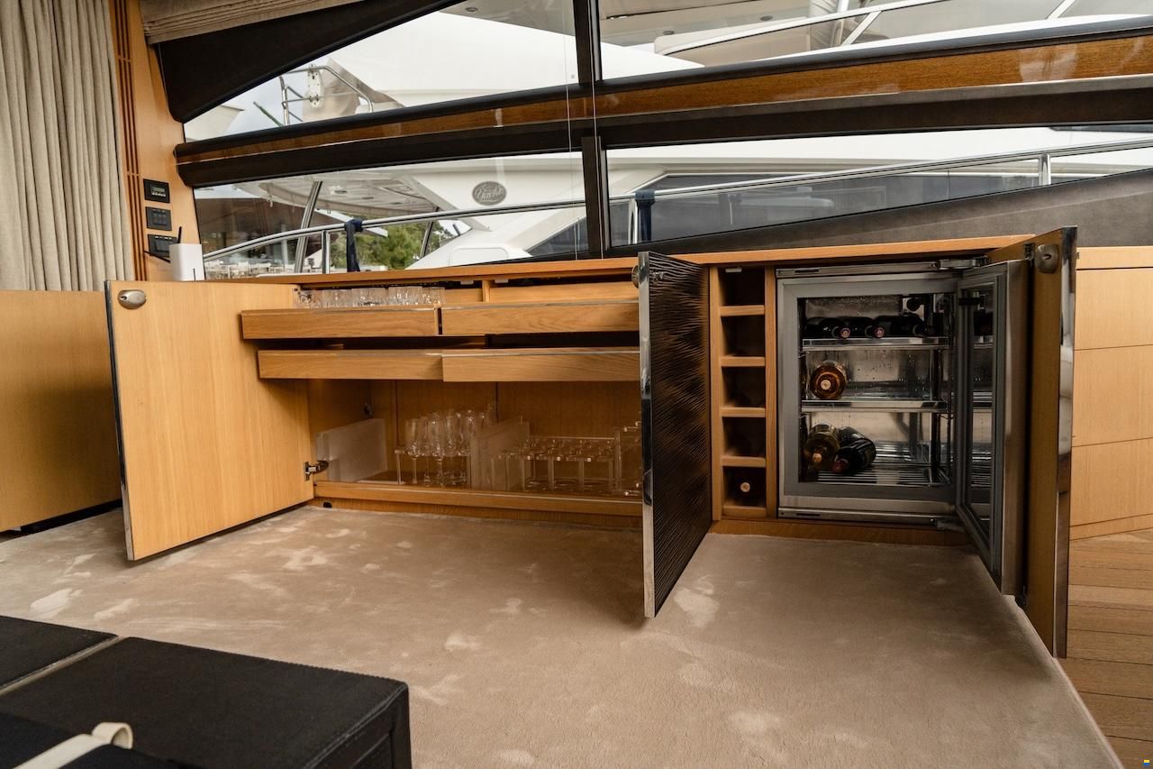 Princess V72