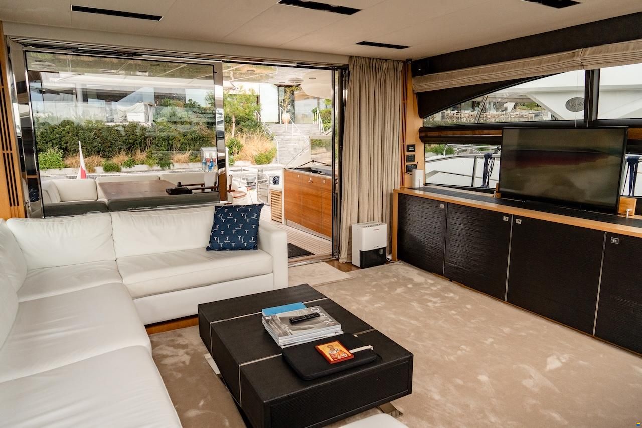 Princess V72