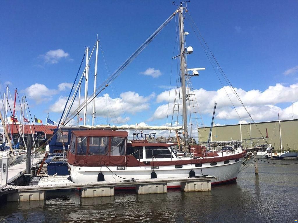 Island Trader 40