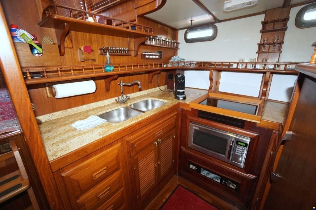 Island Trader 40