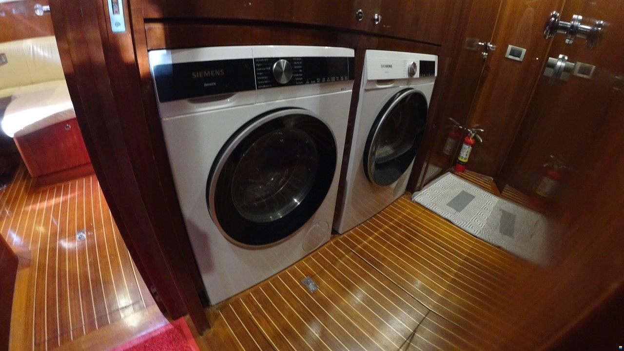 Azimut Leonardo 98