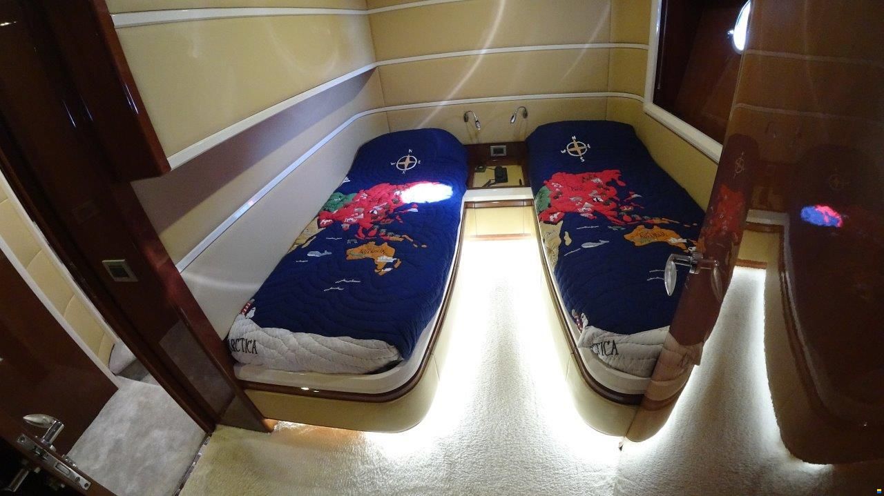 Azimut Leonardo 98