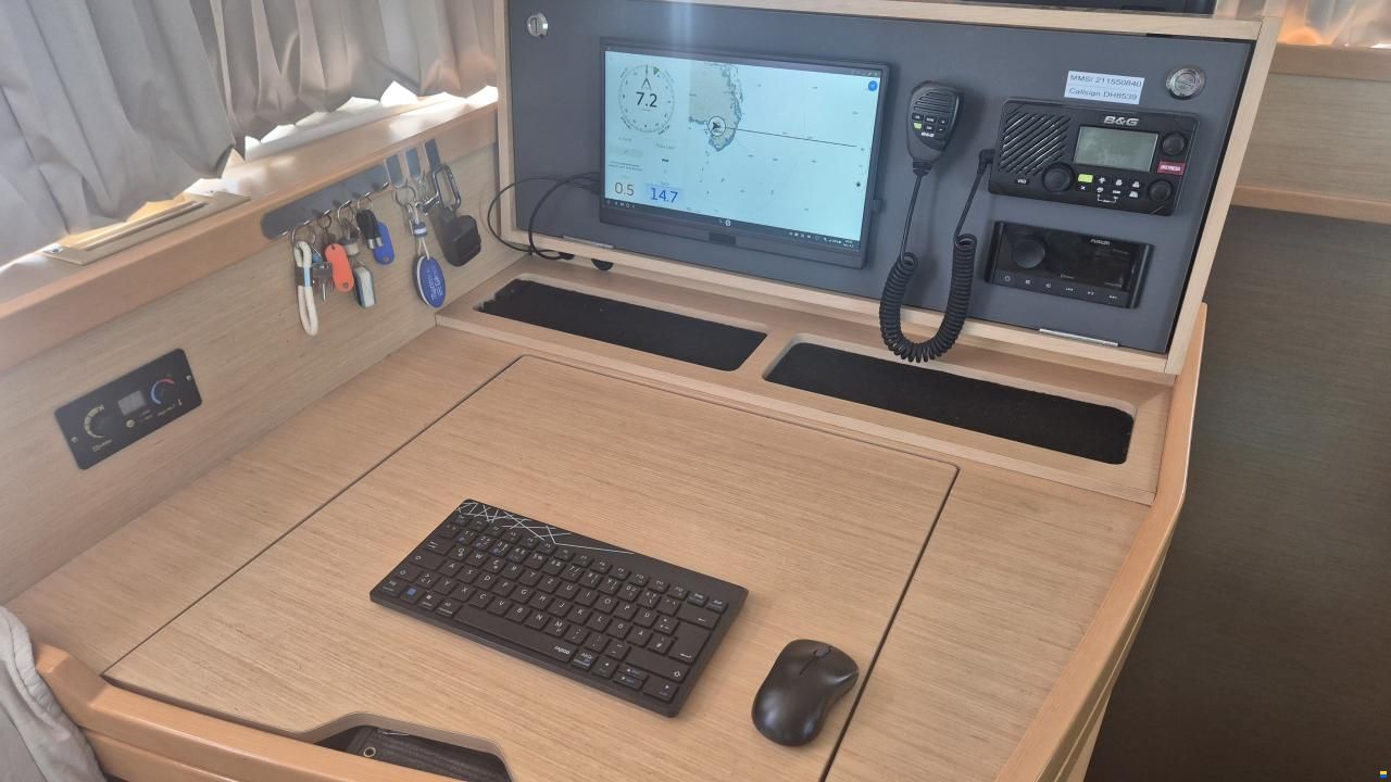 Lagoon 42