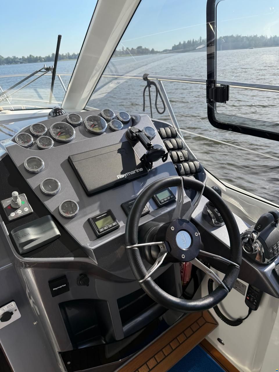 Galeon 335 HTS
