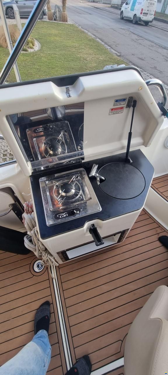 Quicksilver Activ 755 Sundeck