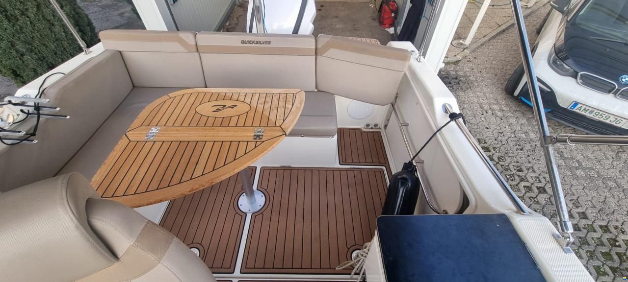 Quicksilver Activ 755 Sundeck