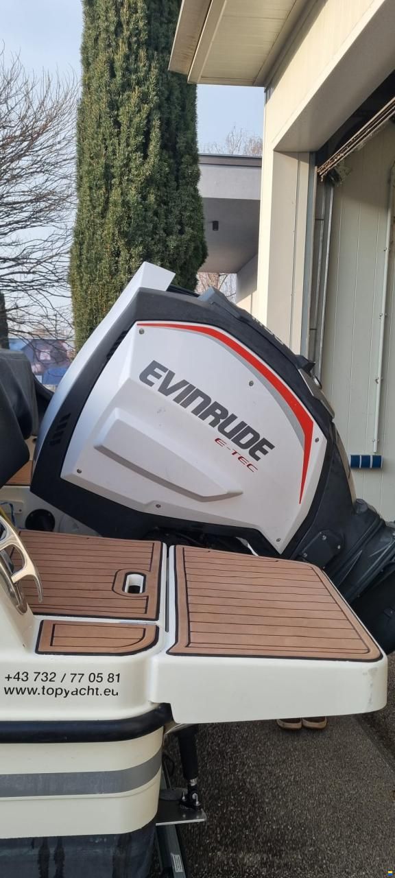 Quicksilver Activ 755 Sundeck