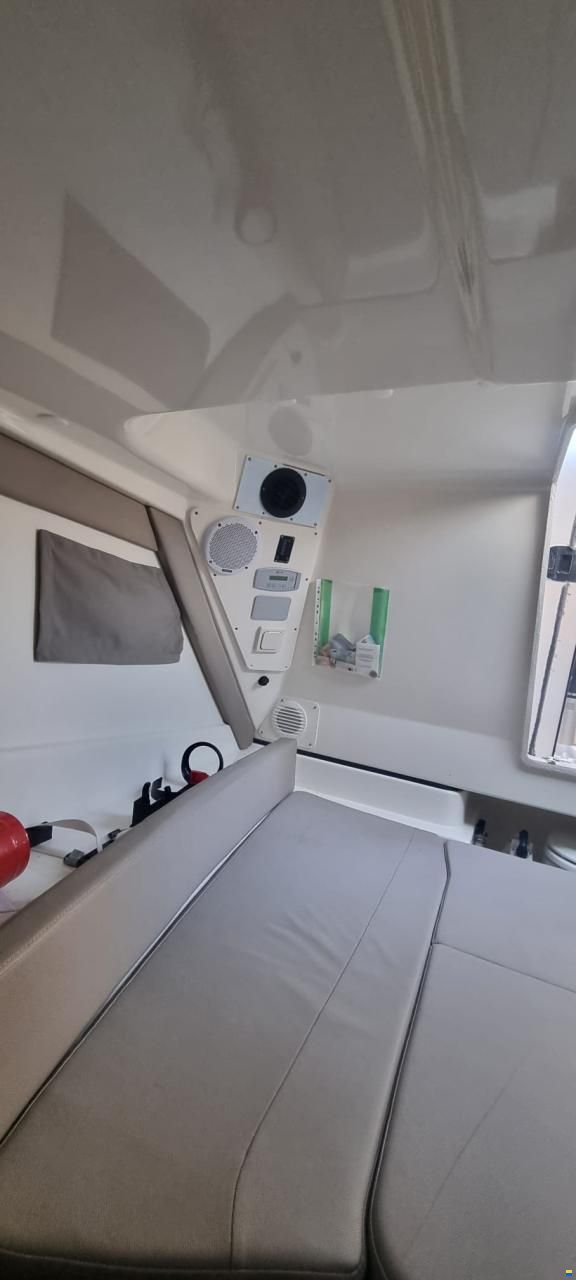 Quicksilver Activ 755 Sundeck