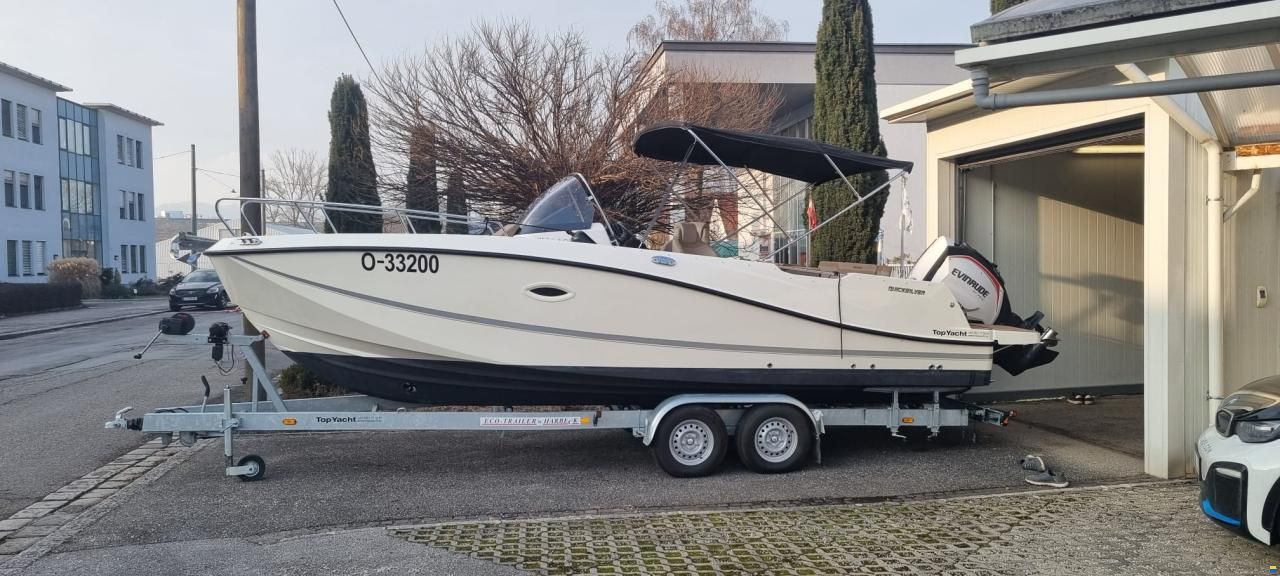 Quicksilver Activ 755 Sundeck