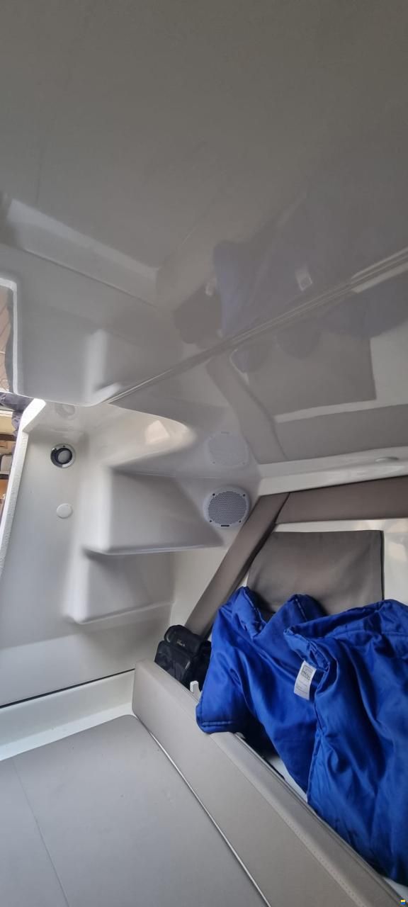 Quicksilver Activ 755 Sundeck