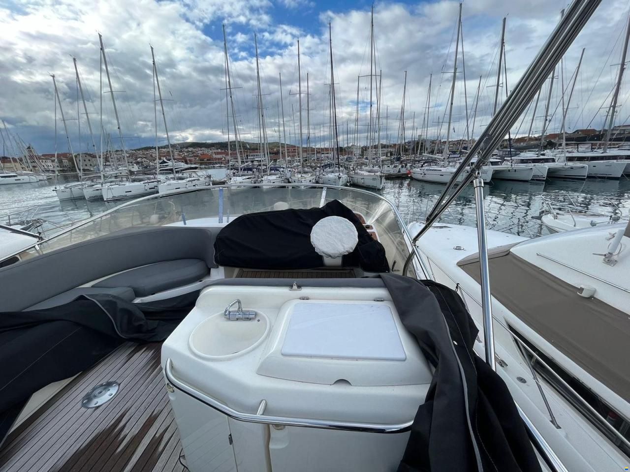 Sealine T 52