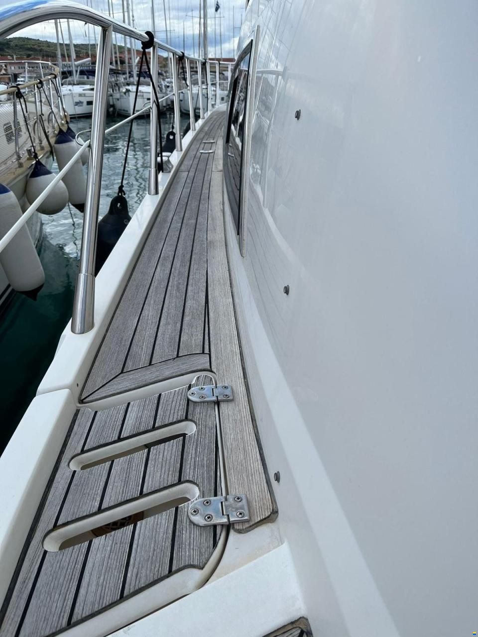 Sealine T 52
