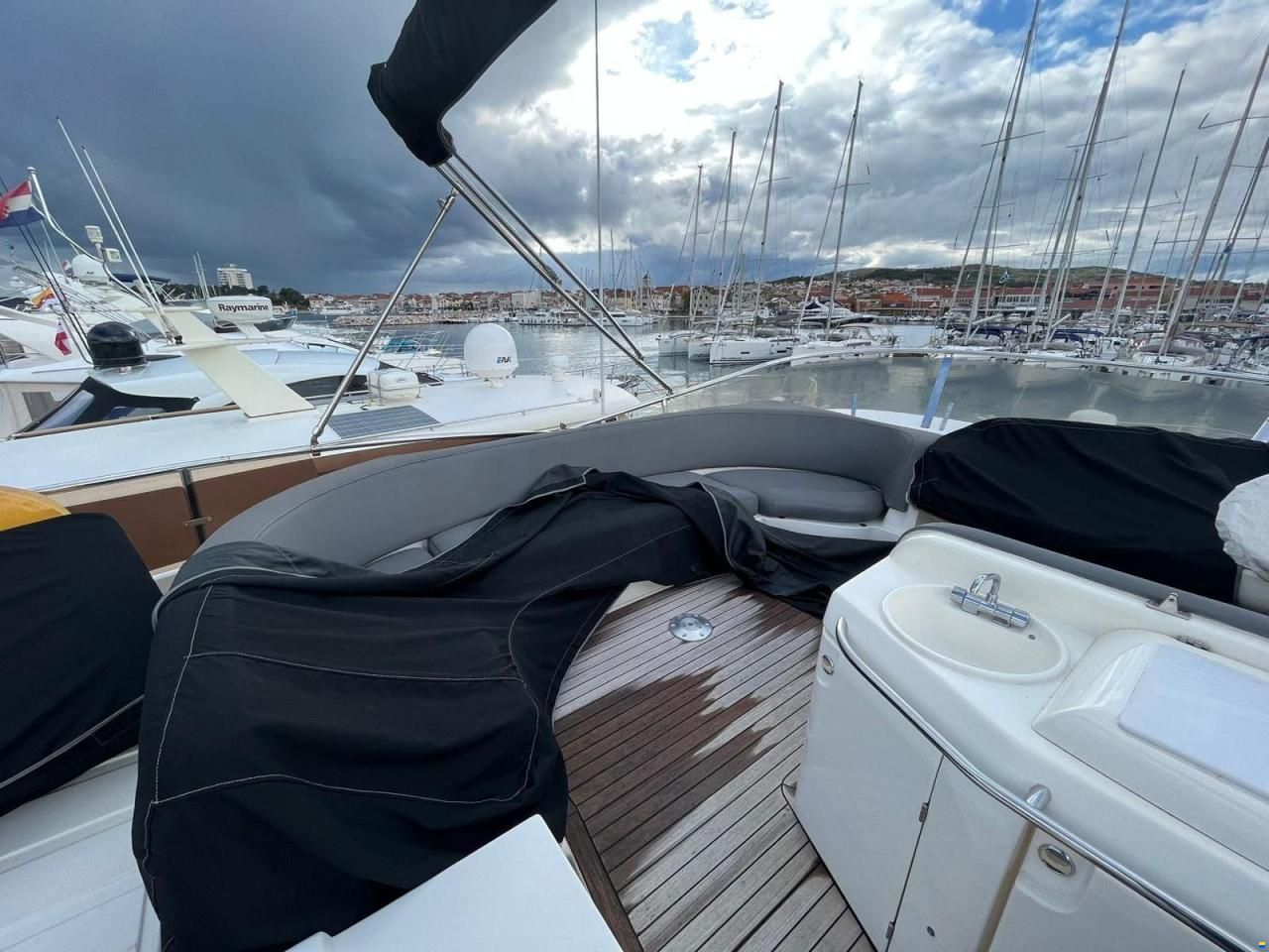 Sealine T 52