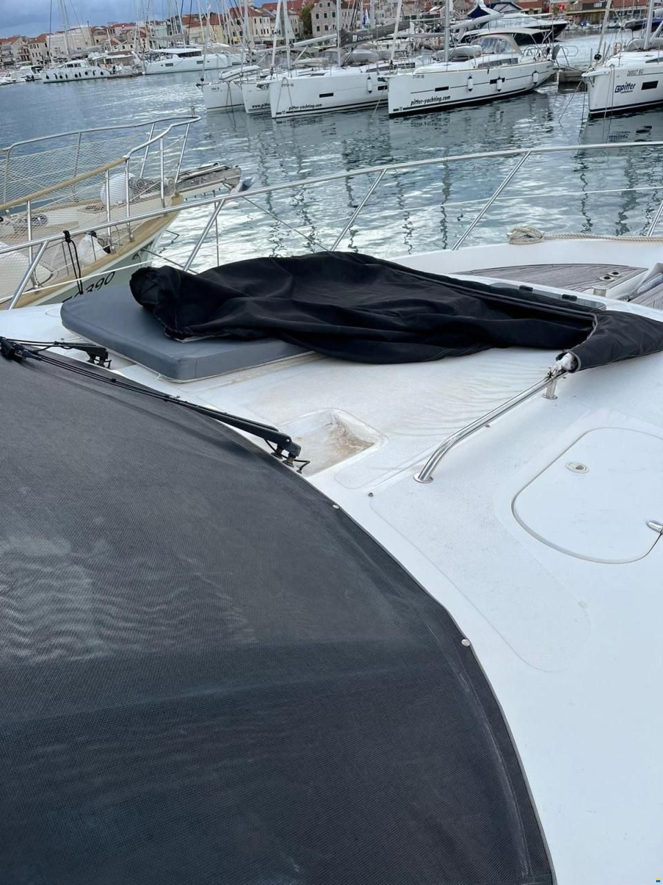 Sealine T 52