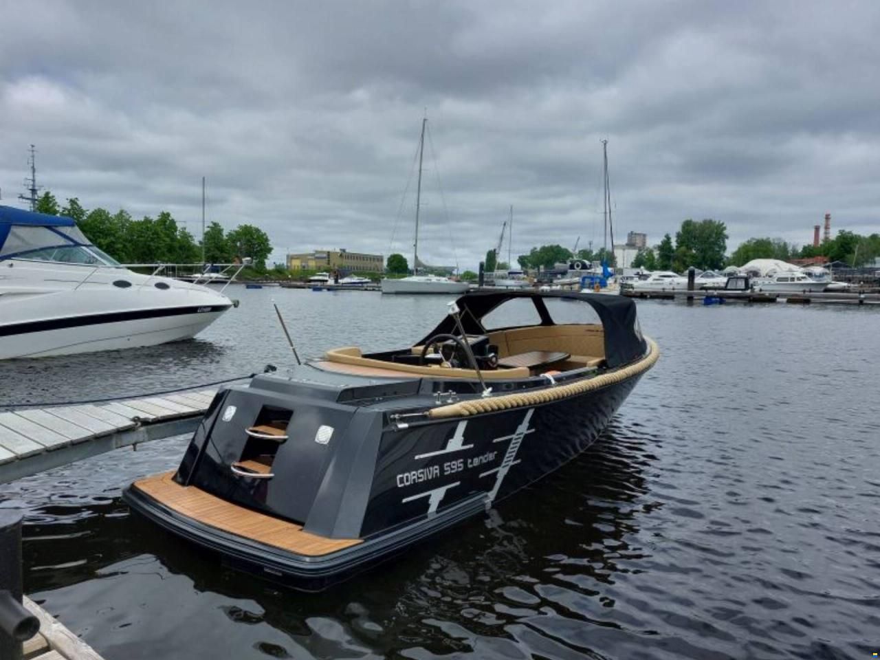 Corsiva 595 Tender - 25 HK Yamaha