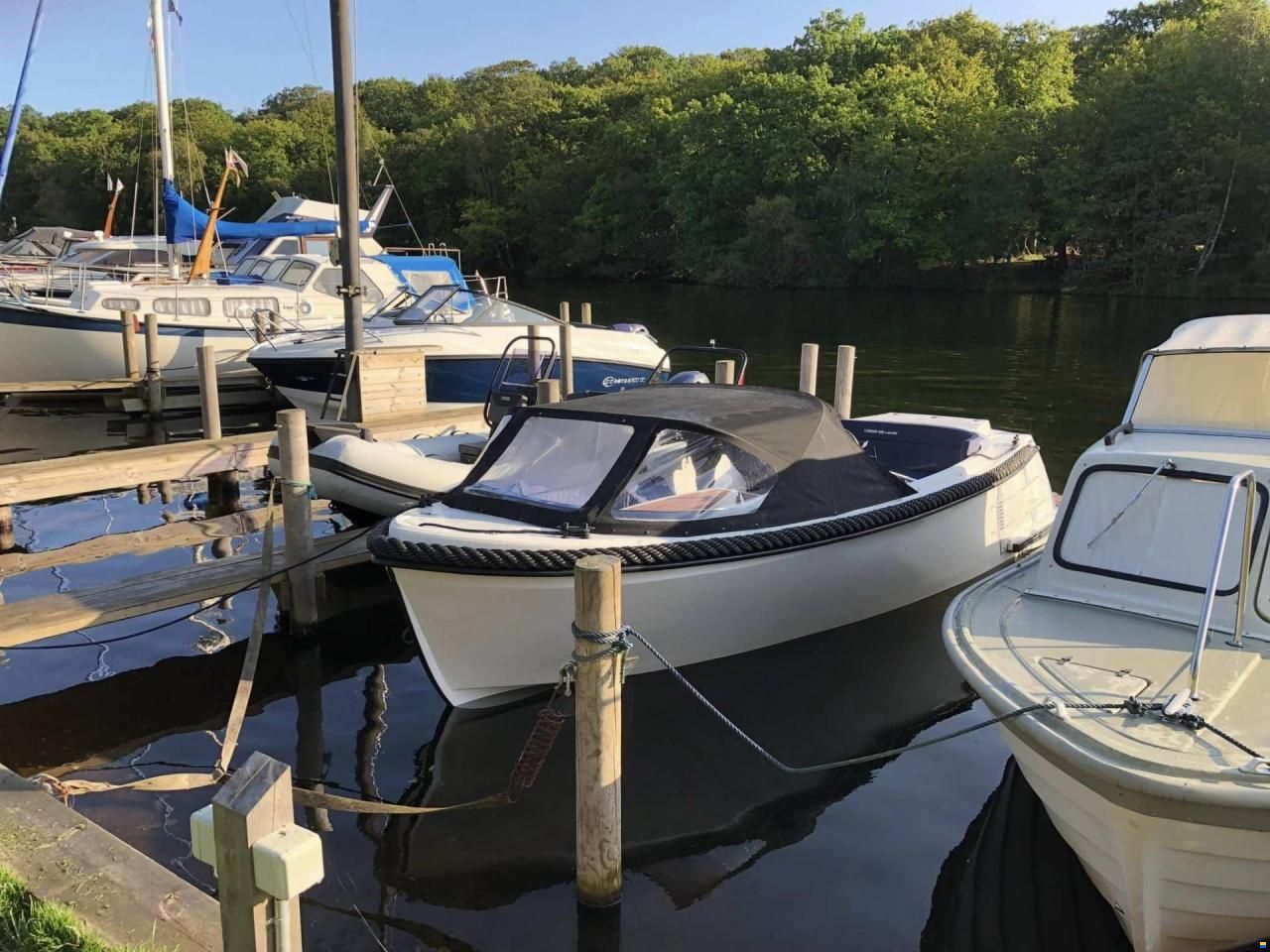 Corsiva 595 Tender - 25 HK Yamaha