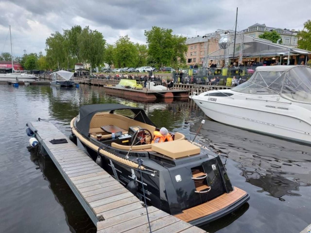 Corsiva 595 Tender - 25 HK Yamaha