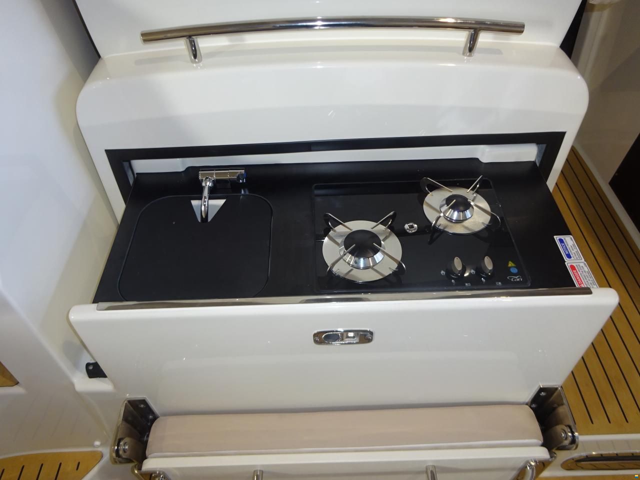 Quicksilver Activ 875 Sundeck