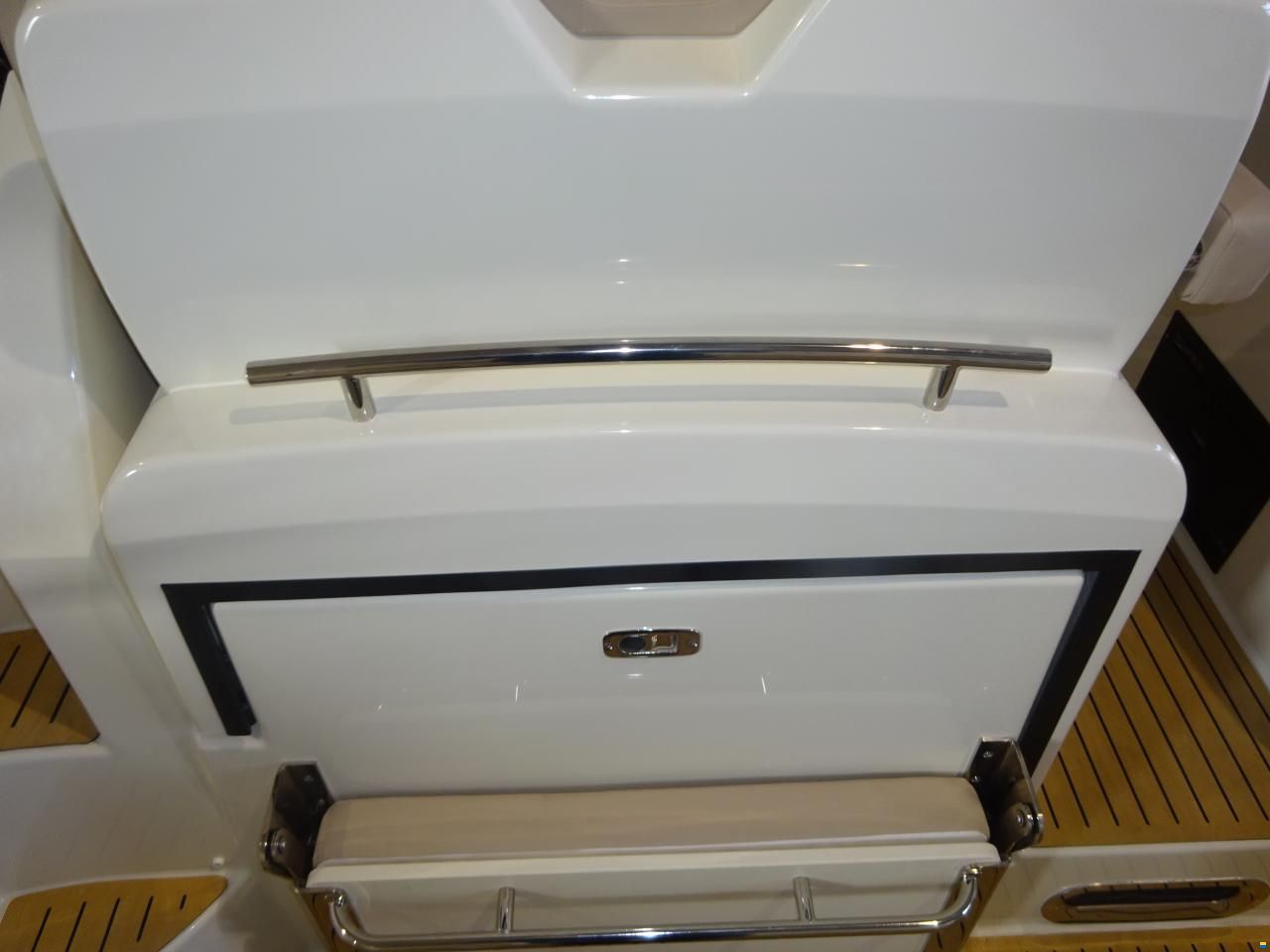 Quicksilver Activ 875 Sundeck