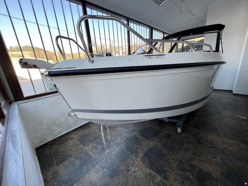 Quicksilver 555 BOWRIDER