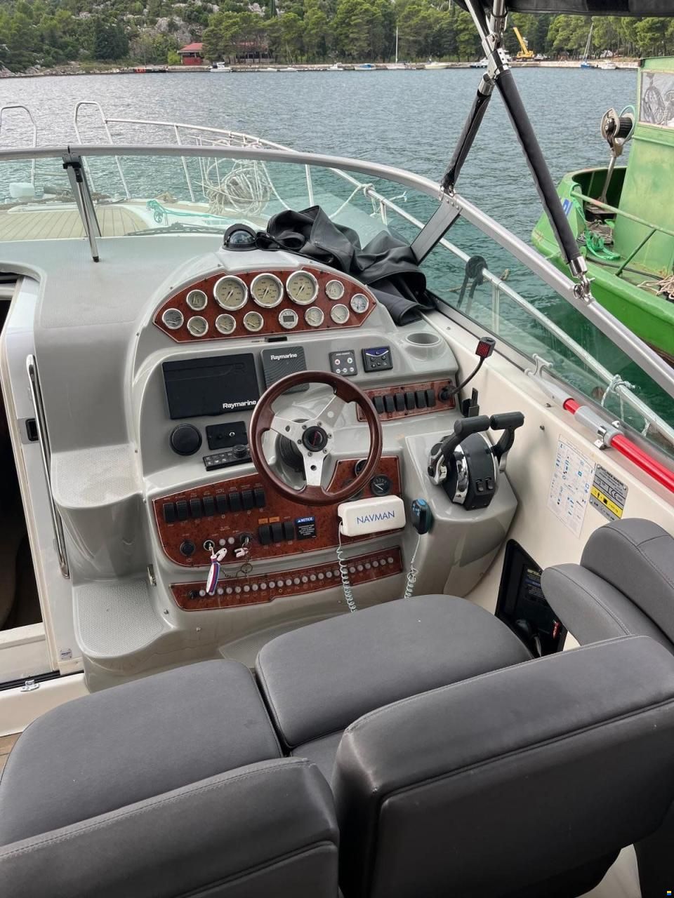 Bayliner 325