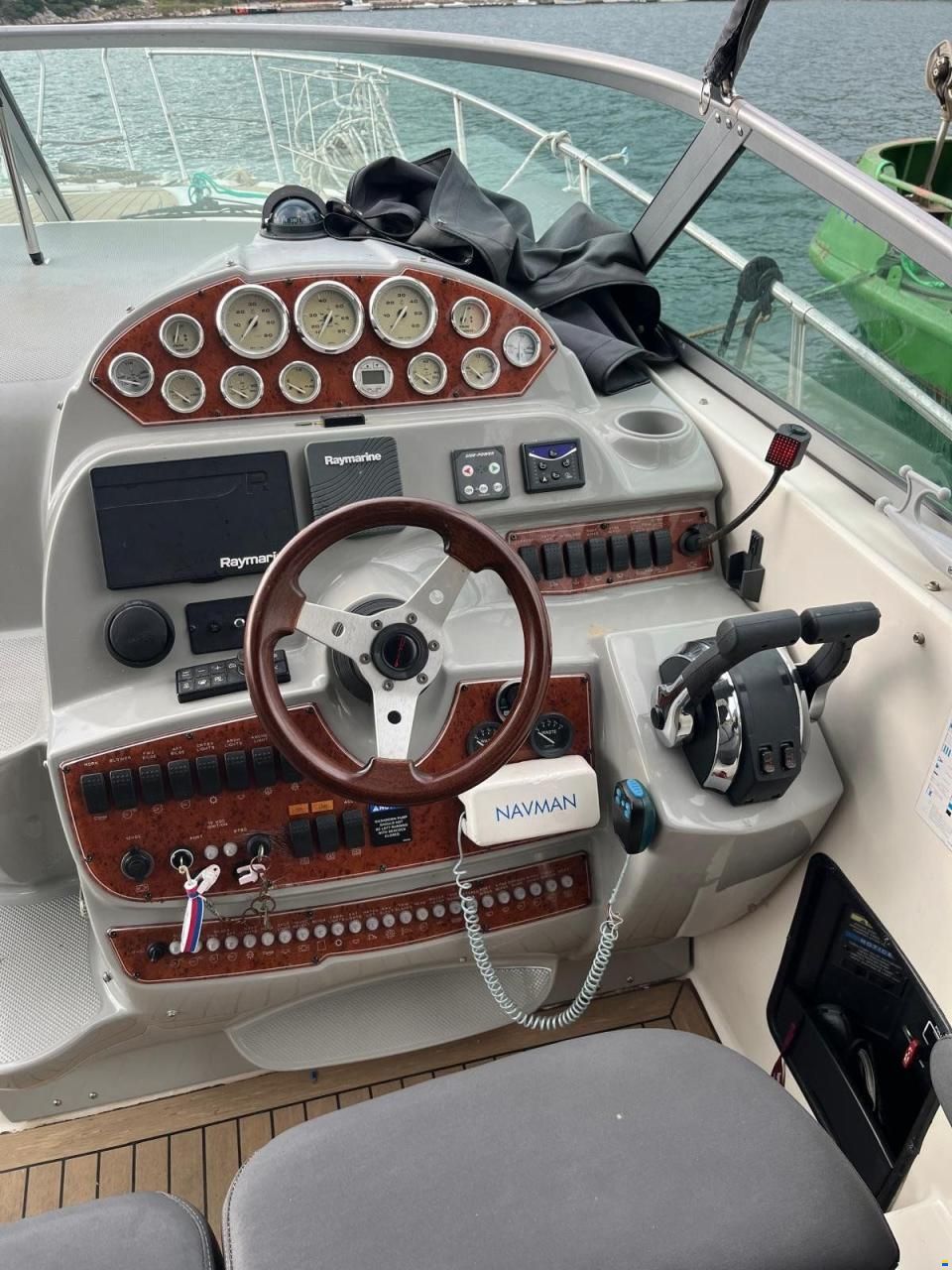 Bayliner 325