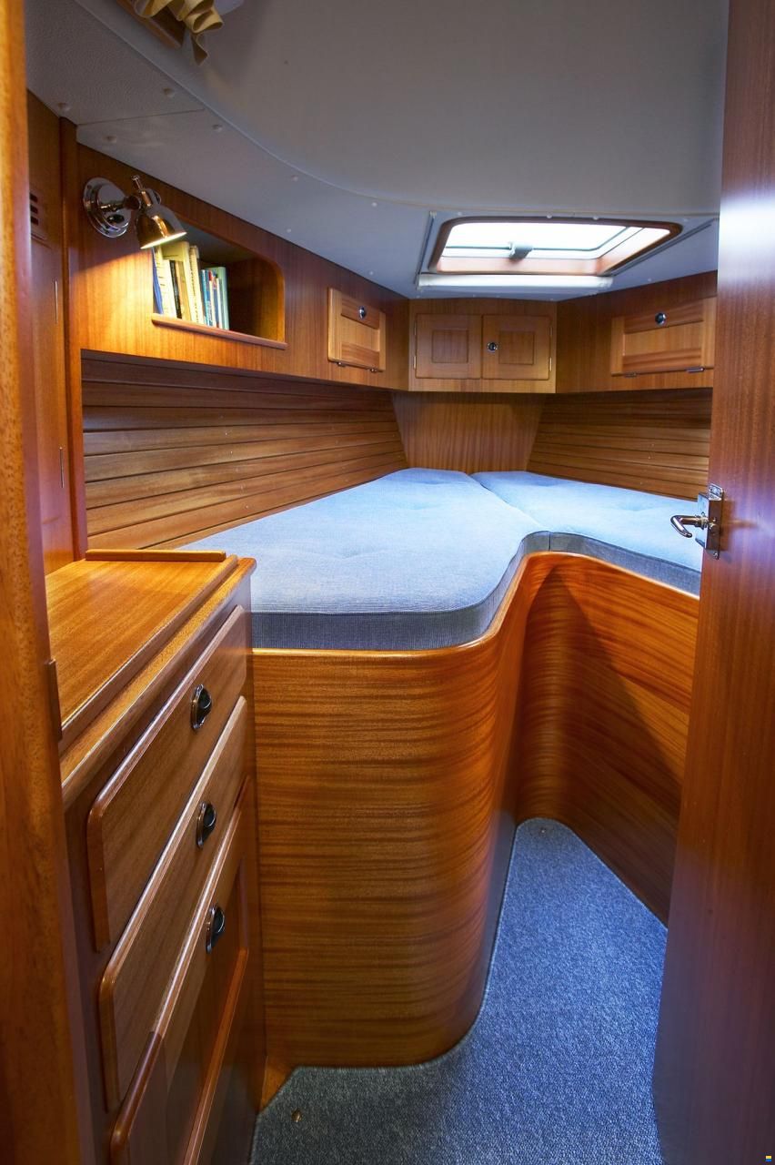 Hallberg-Rassy 37