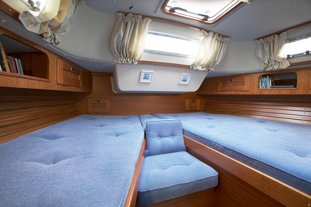 Hallberg-Rassy 37