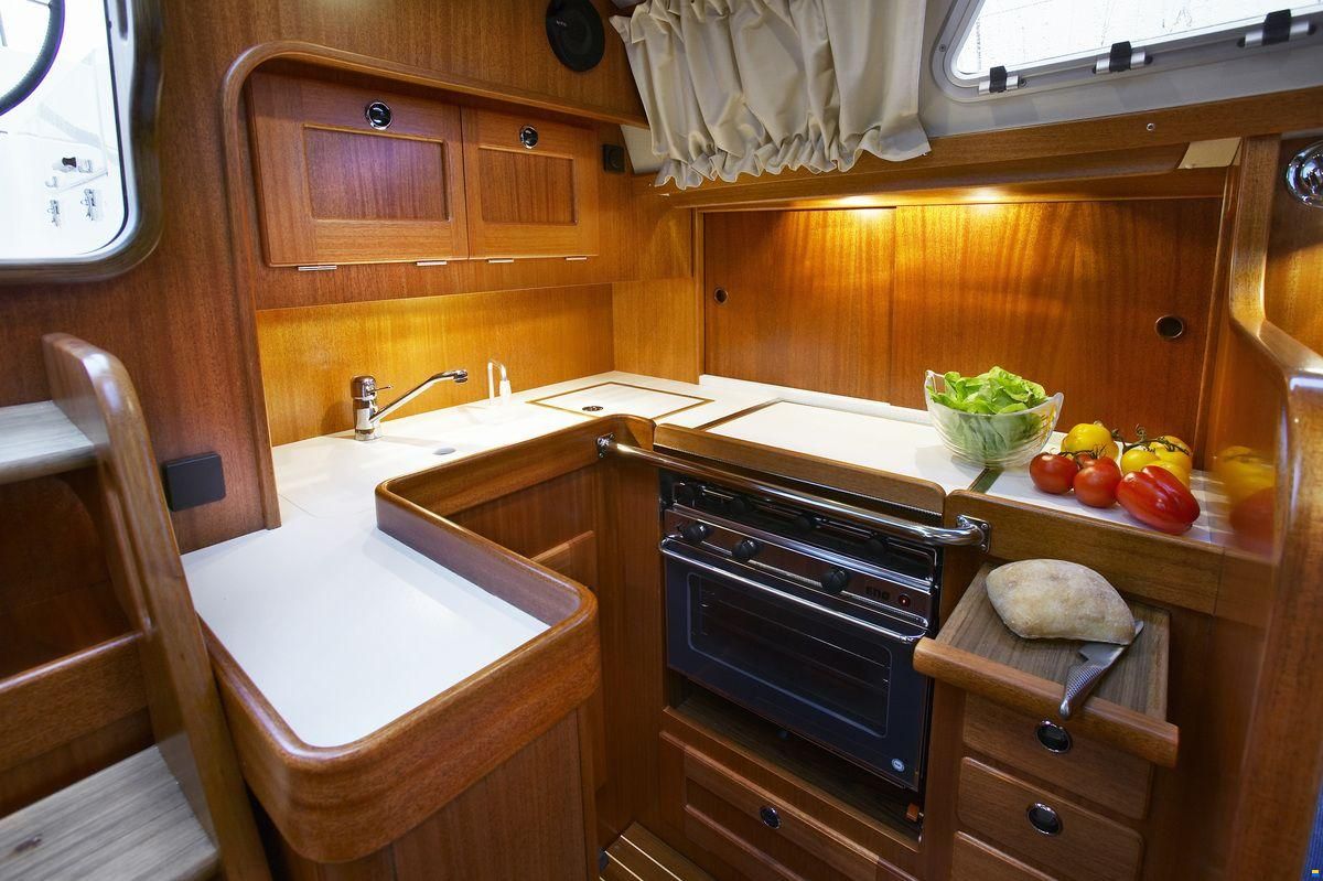 Hallberg-Rassy 37