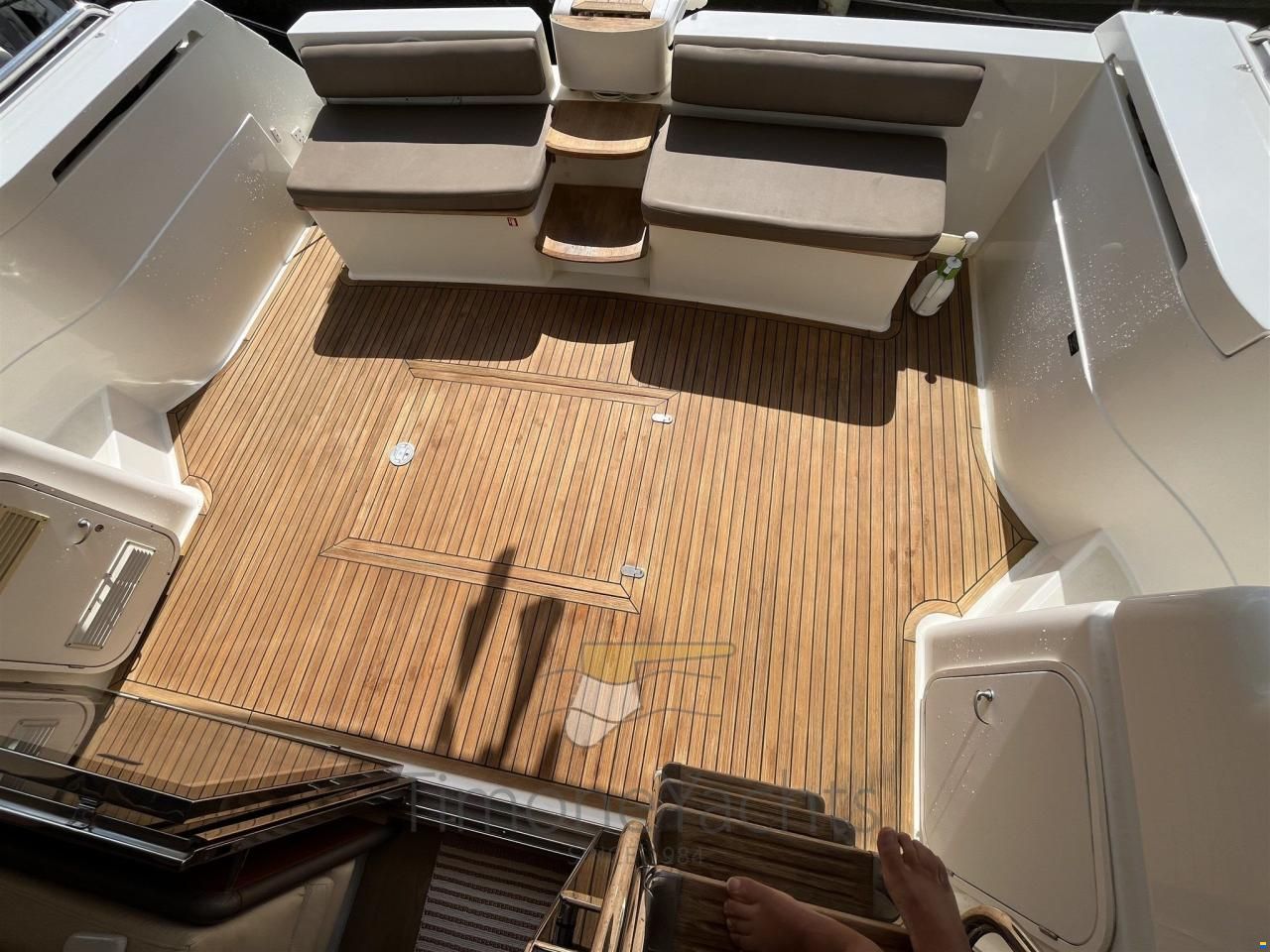 Ferretti 530