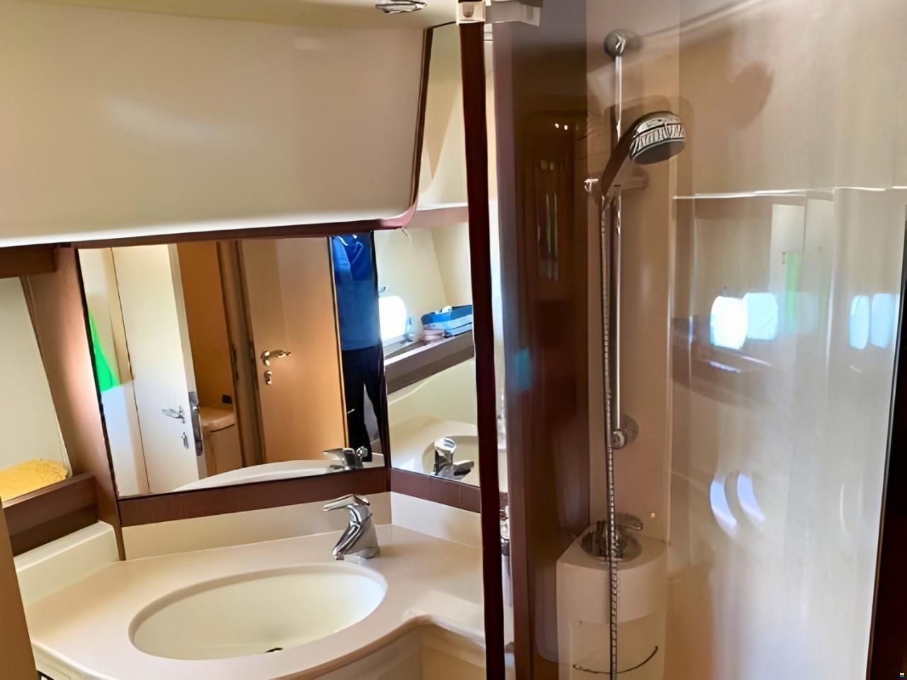 Ferretti 550