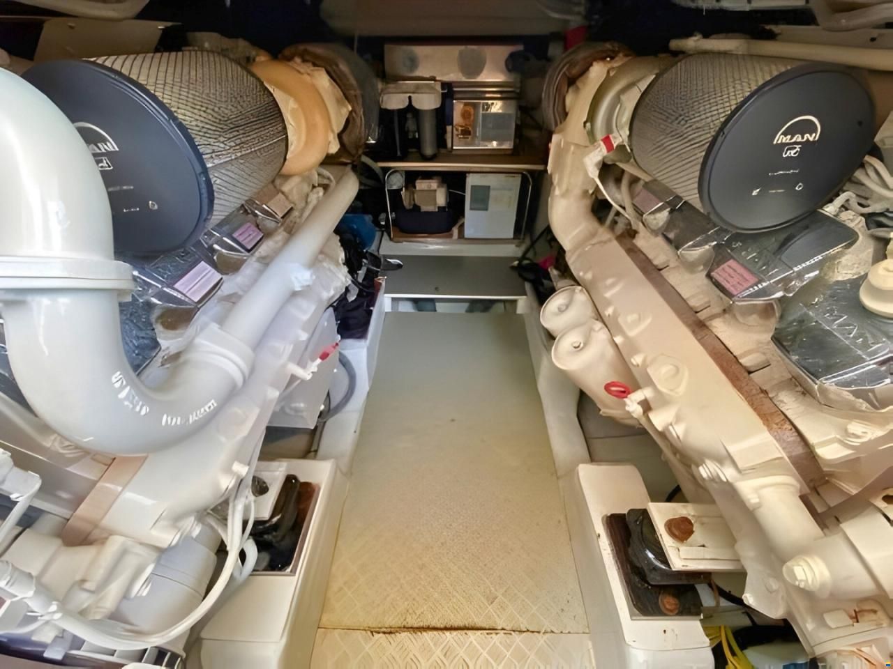 Ferretti 550