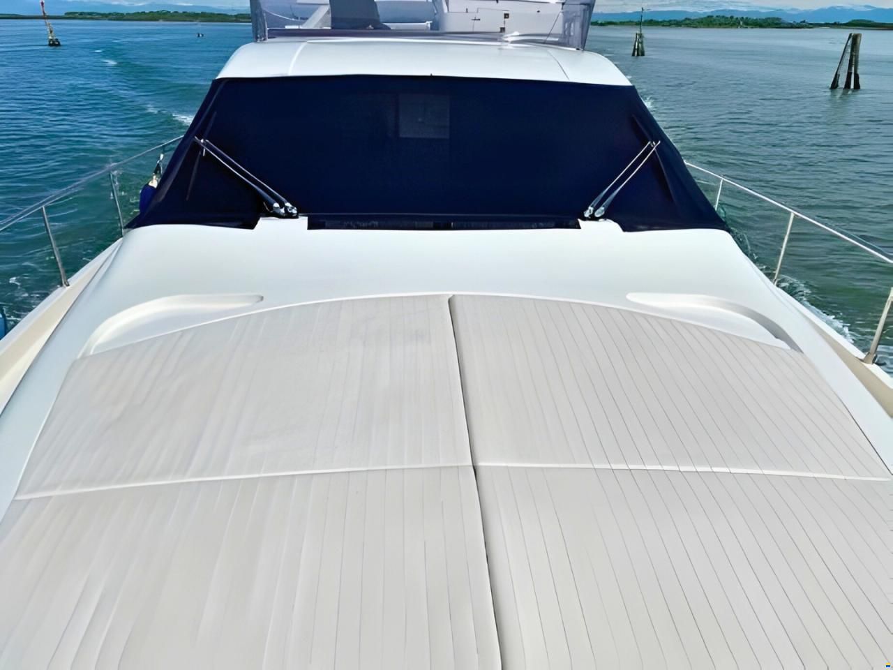 Ferretti 550