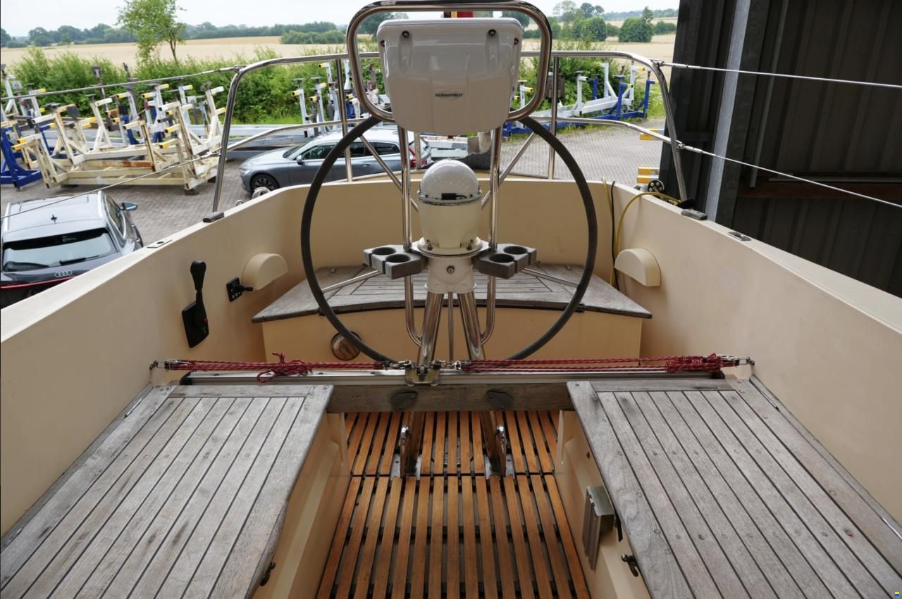 Camper & Nicholsons 35