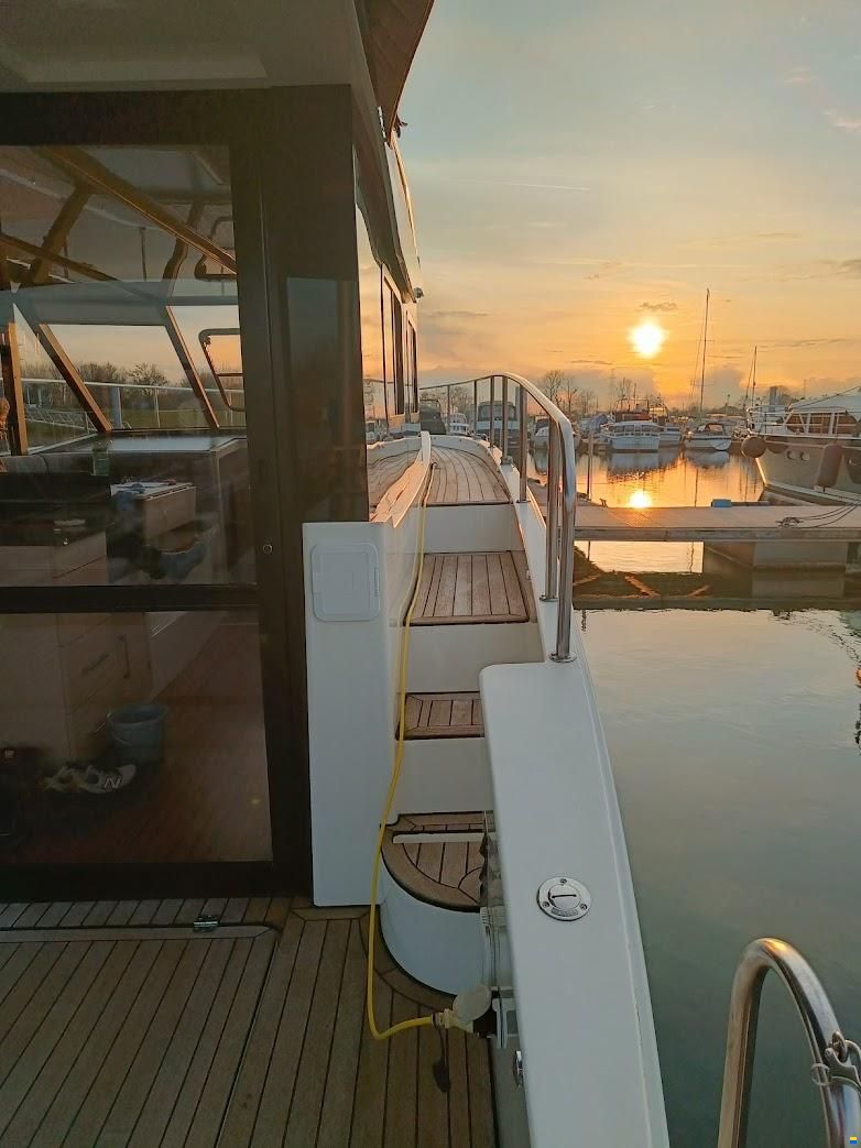 Cobra Futura 36