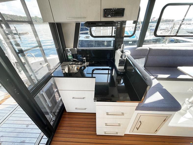 Cobra Futura 36