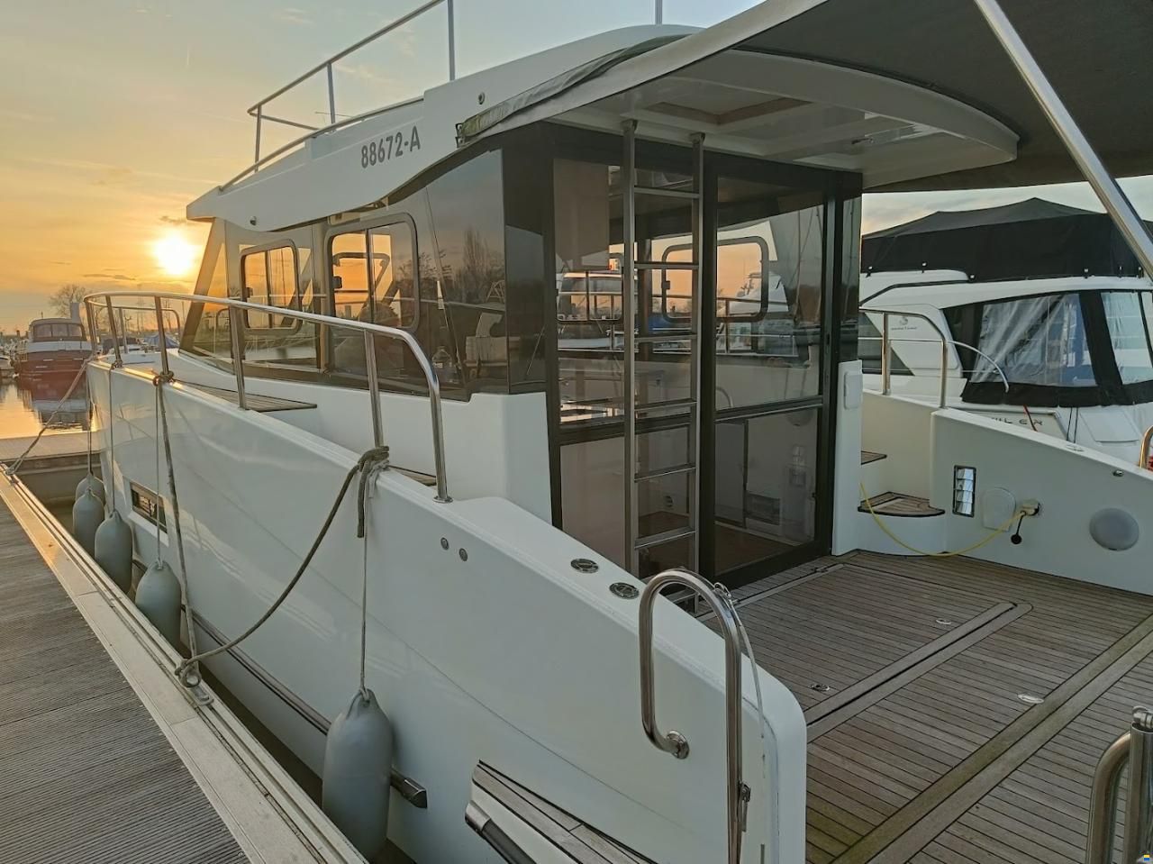 Cobra Futura 36