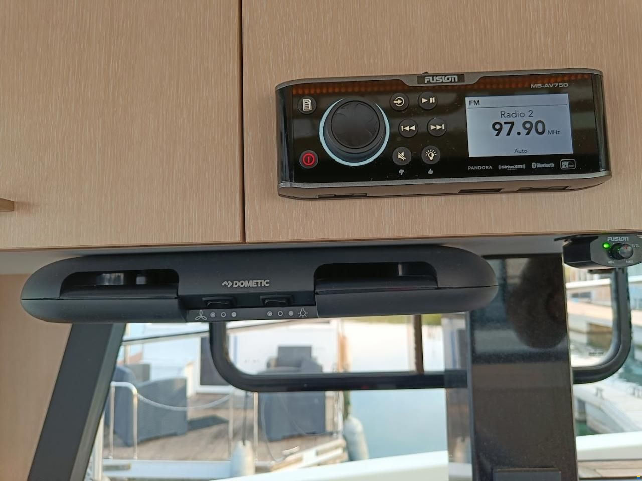 Cobra Futura 36