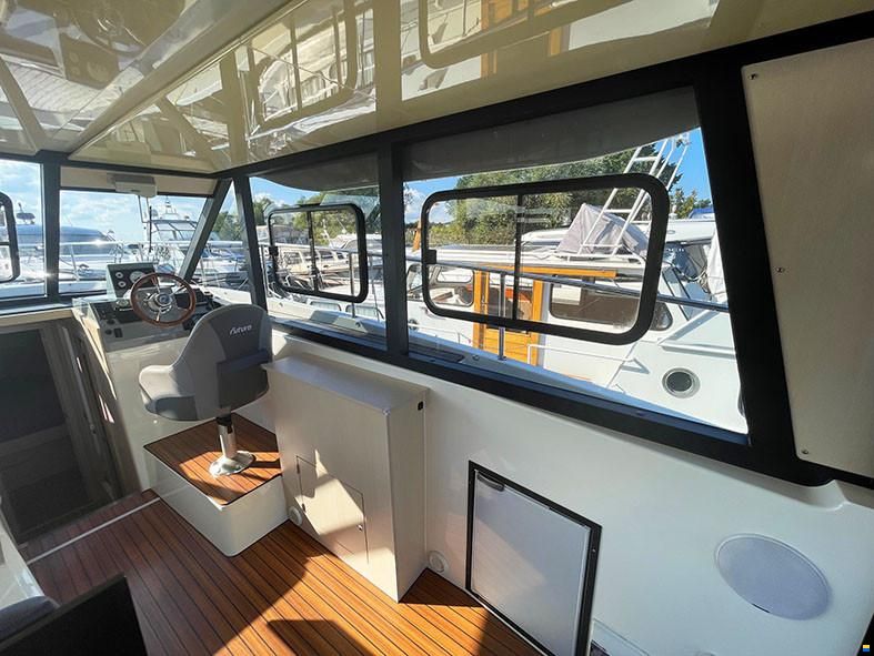Cobra Futura 36