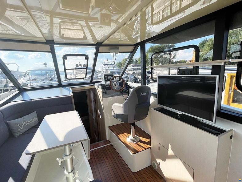 Cobra Futura 36