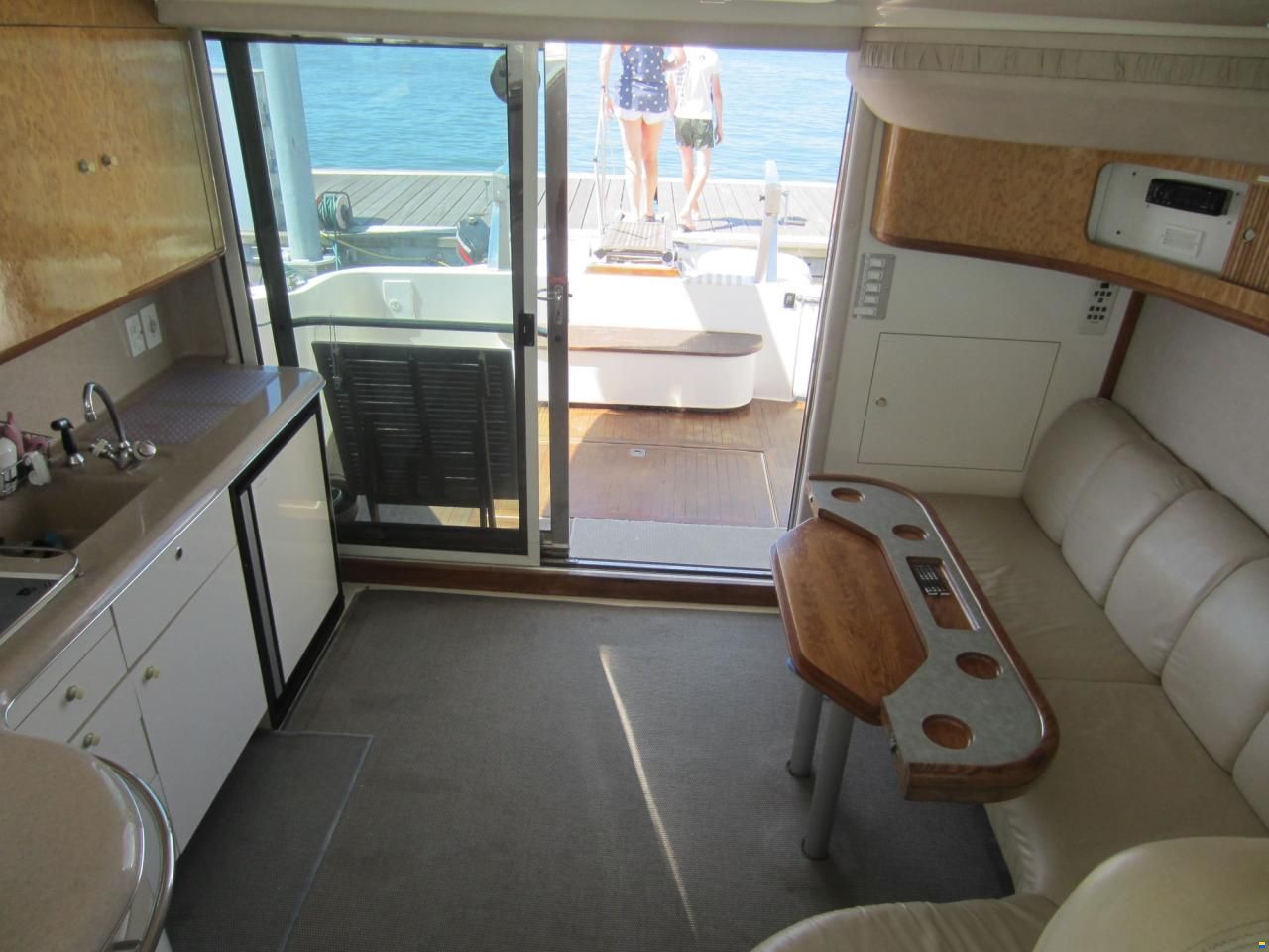 Sea Ray 400 Sedan Bridge