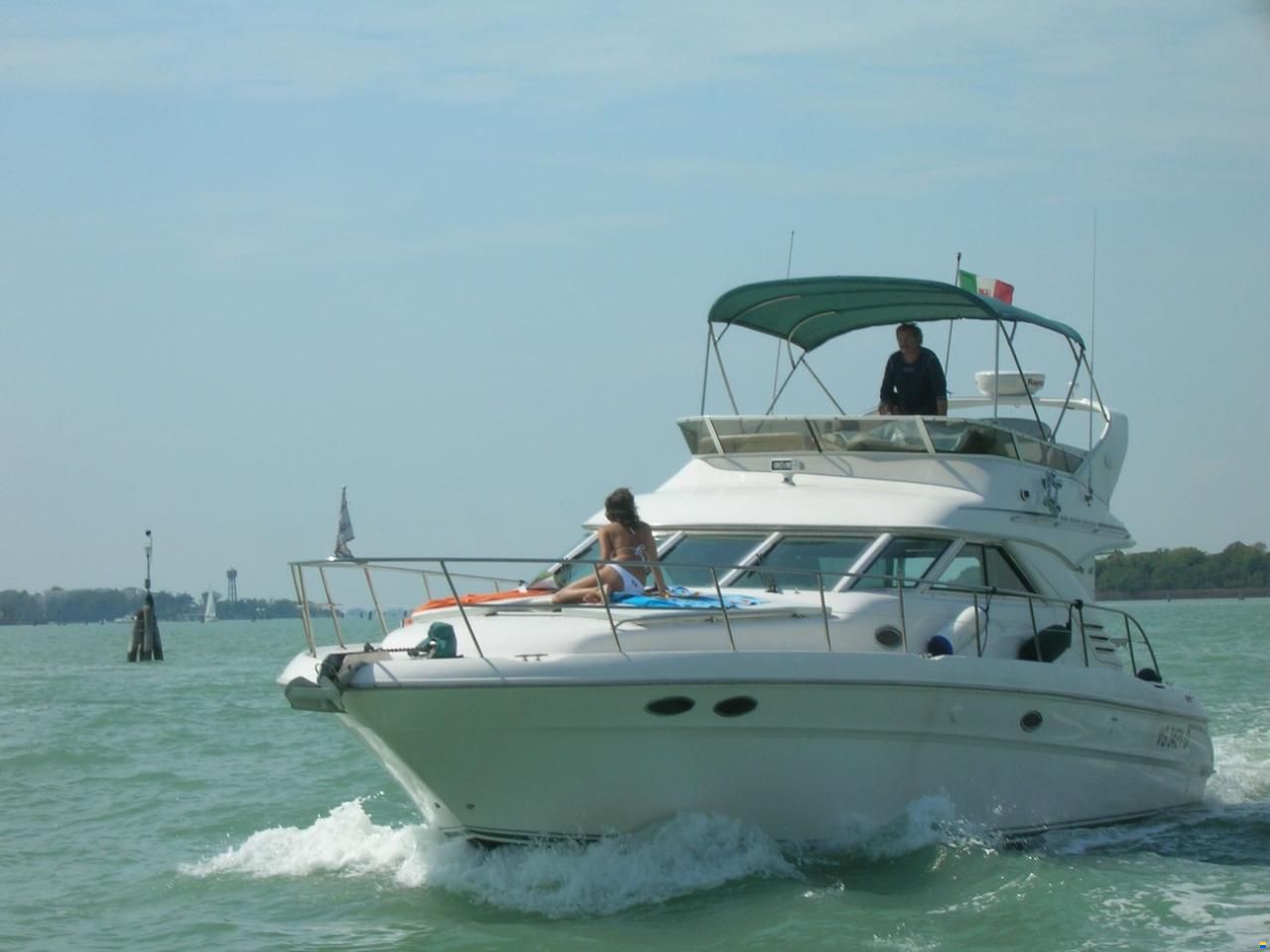 Sea Ray 400 Sedan Bridge