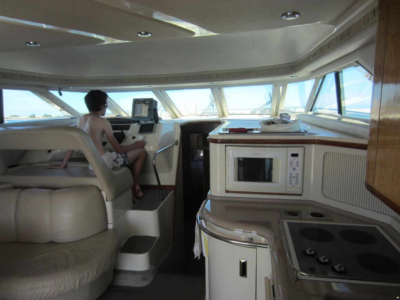 Sea Ray 400 Sedan Bridge